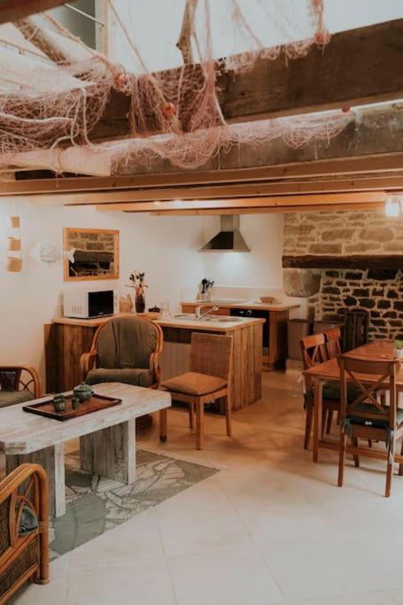 Gite Naturia - Chaumiere De Berringue Plouhinec  Exterior foto